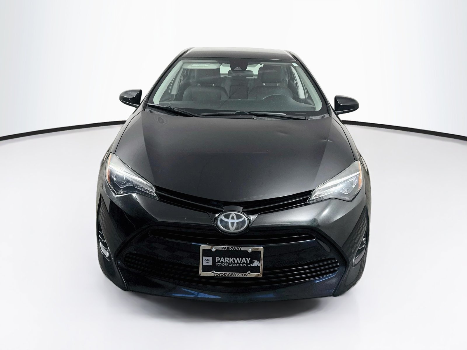 Used 2018 Toyota Corolla LE FWD image 2