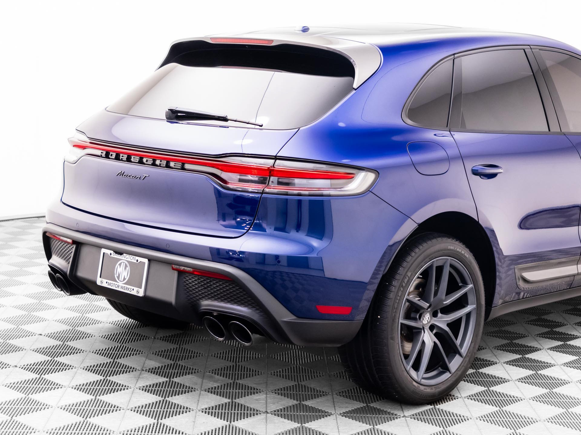 Certified 2024 Porsche Macan Turbo AWD/4WD image 34