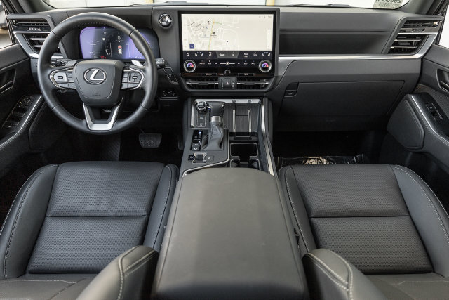 Used 2025 Lexus GX 550 w/ Accessory Package (2T) AWD/4WD image 6