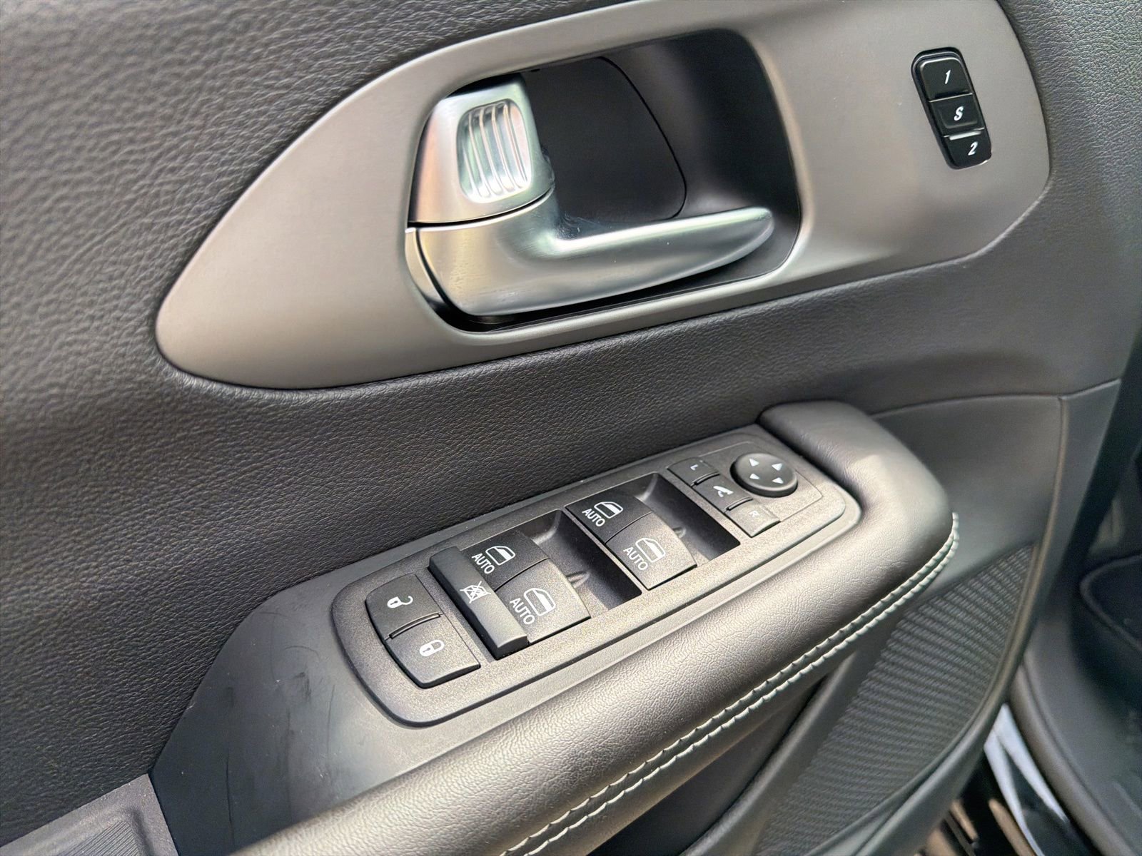 New 2027 Chrysler Pacifica Limited FWD image 13