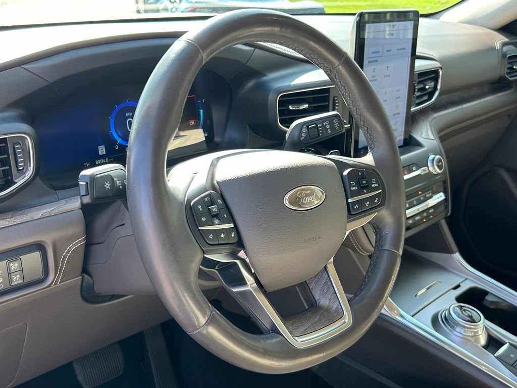Used 2020 Ford Explorer Platinum w/ Premium Technology Package AWD/4WD image 17