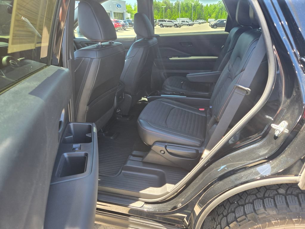 Used 2025 Nissan Pathfinder Rock Creek AWD/4WD image 8