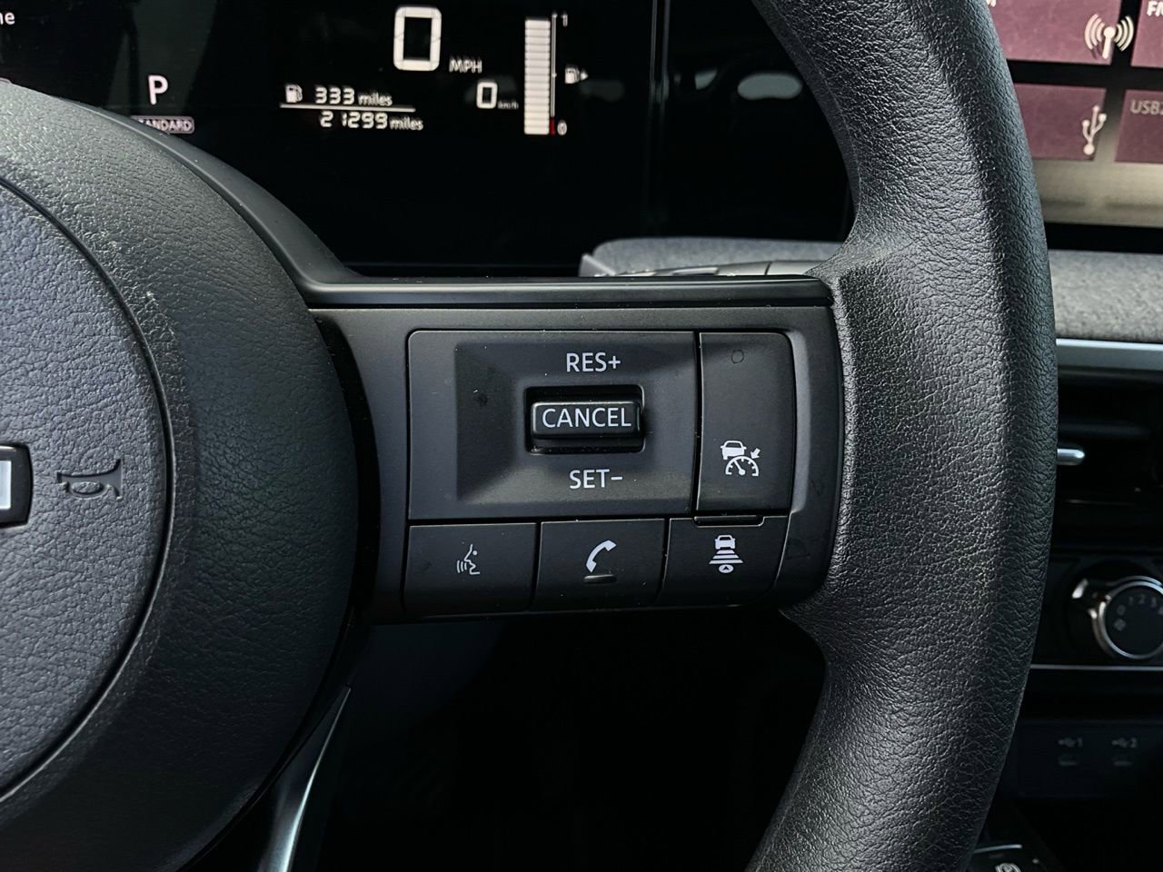 Used 2025 Nissan Kicks SV image 31