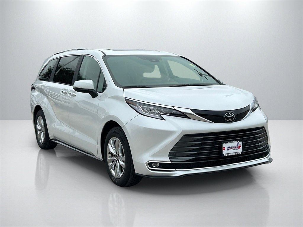 Used 2026 Toyota Sienna Limited image 3