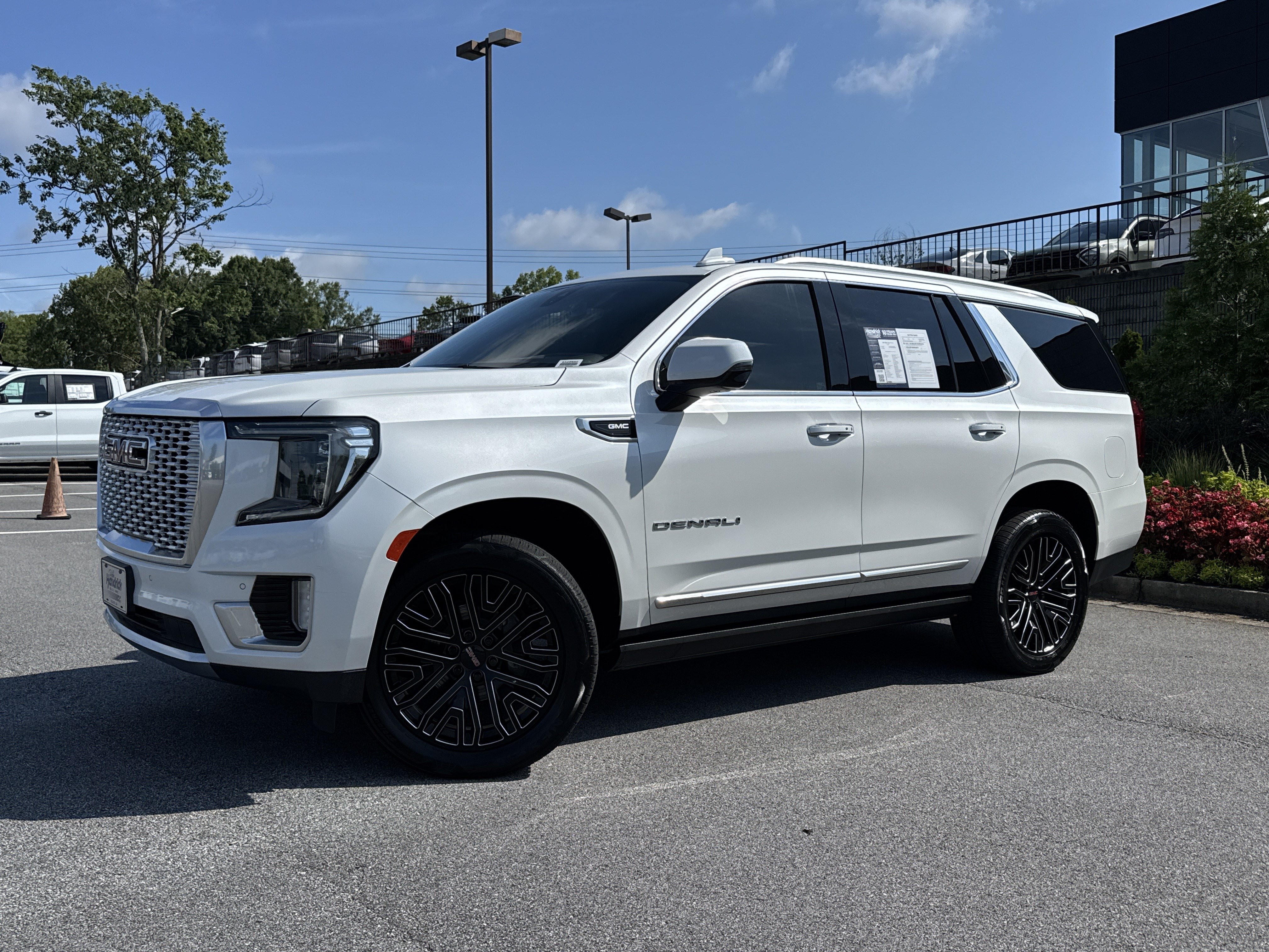 Used 2021 GMC Yukon Denali AWD/4WD image 5