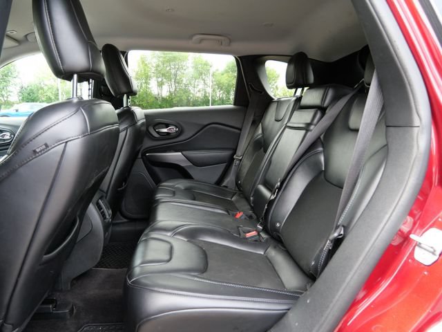 Used 2019 Jeep Cherokee Latitude Plus w/ Cold Weather Group FWD image 11