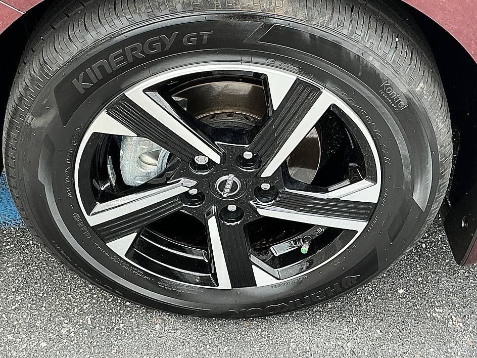 Used 2025 Nissan Sentra SV FWD image 9