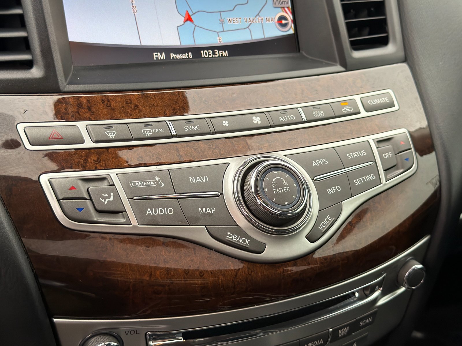 Used 2020 INFINITI QX60 Luxe w/ Sensory Package FWD image 24
