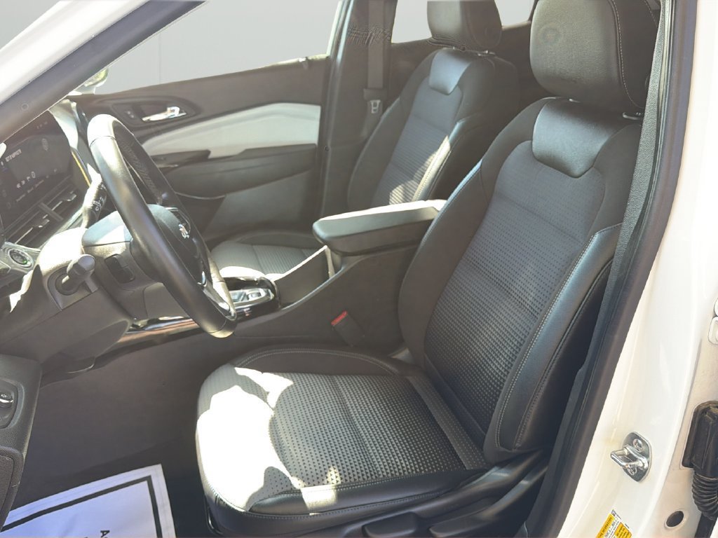 Used 2025 Chevrolet Trax LT w/ LT Convenience Package FWD image 15