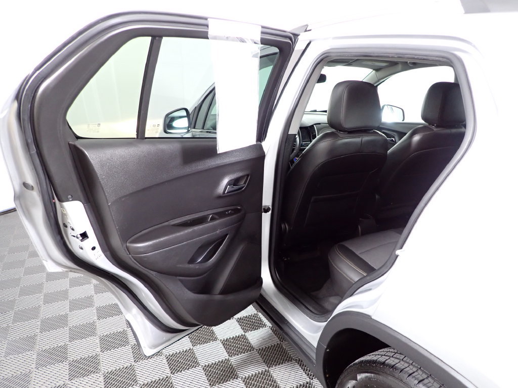 Used 2019 Chevrolet Trax LT w/ LT Convenience Package FWD image 26