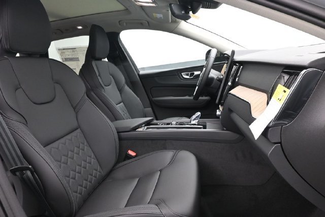 New 2027 Volvo XC60 B5 Core AWD/4WD image 32