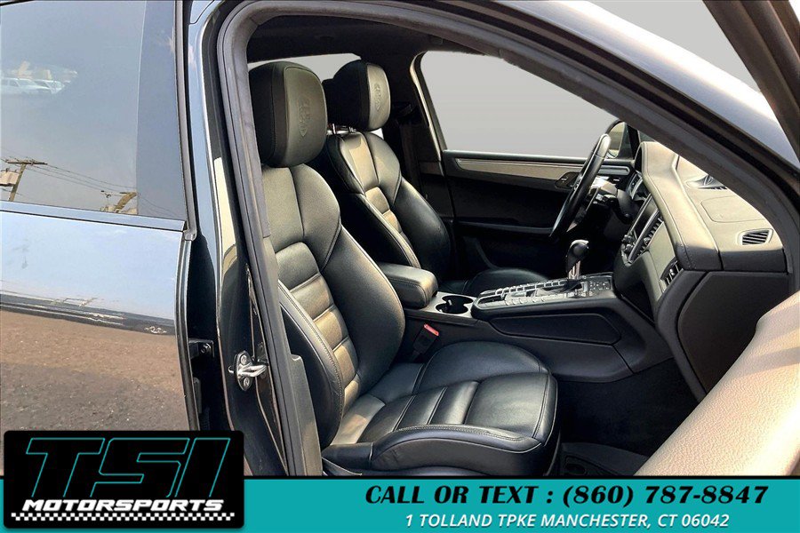 Used 2017 Porsche Macan Turbo AWD/4WD image 7