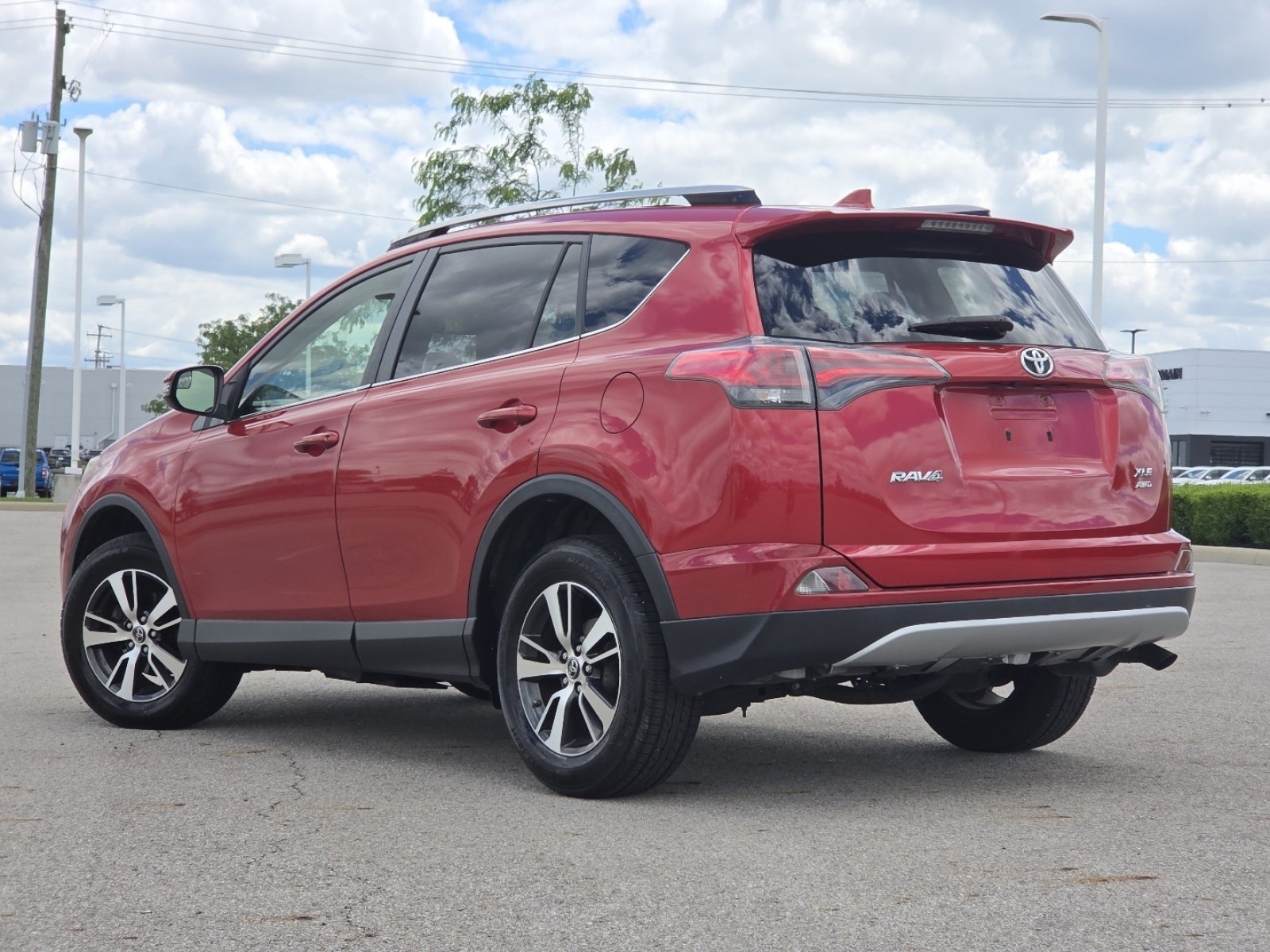 Used 2017 Toyota RAV4 XLE w/ All Weather Liner Package AWD/4WD image 18