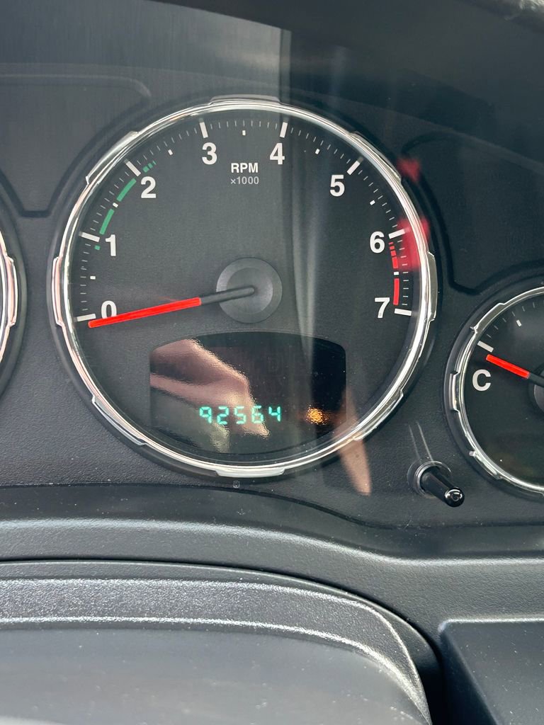 Used 2005 Chrysler Sebring Touring w/ Electronics Convenience Group image 18