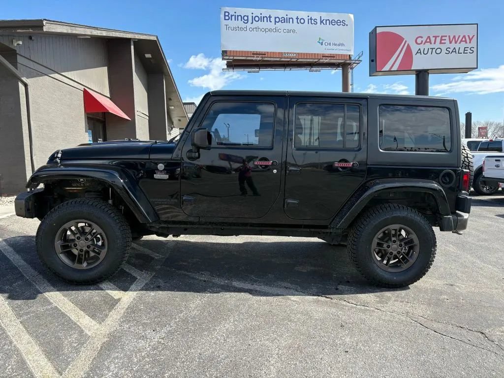 Used 2017 Jeep Wrangler Unlimited Sahara AWD/4WD image 2