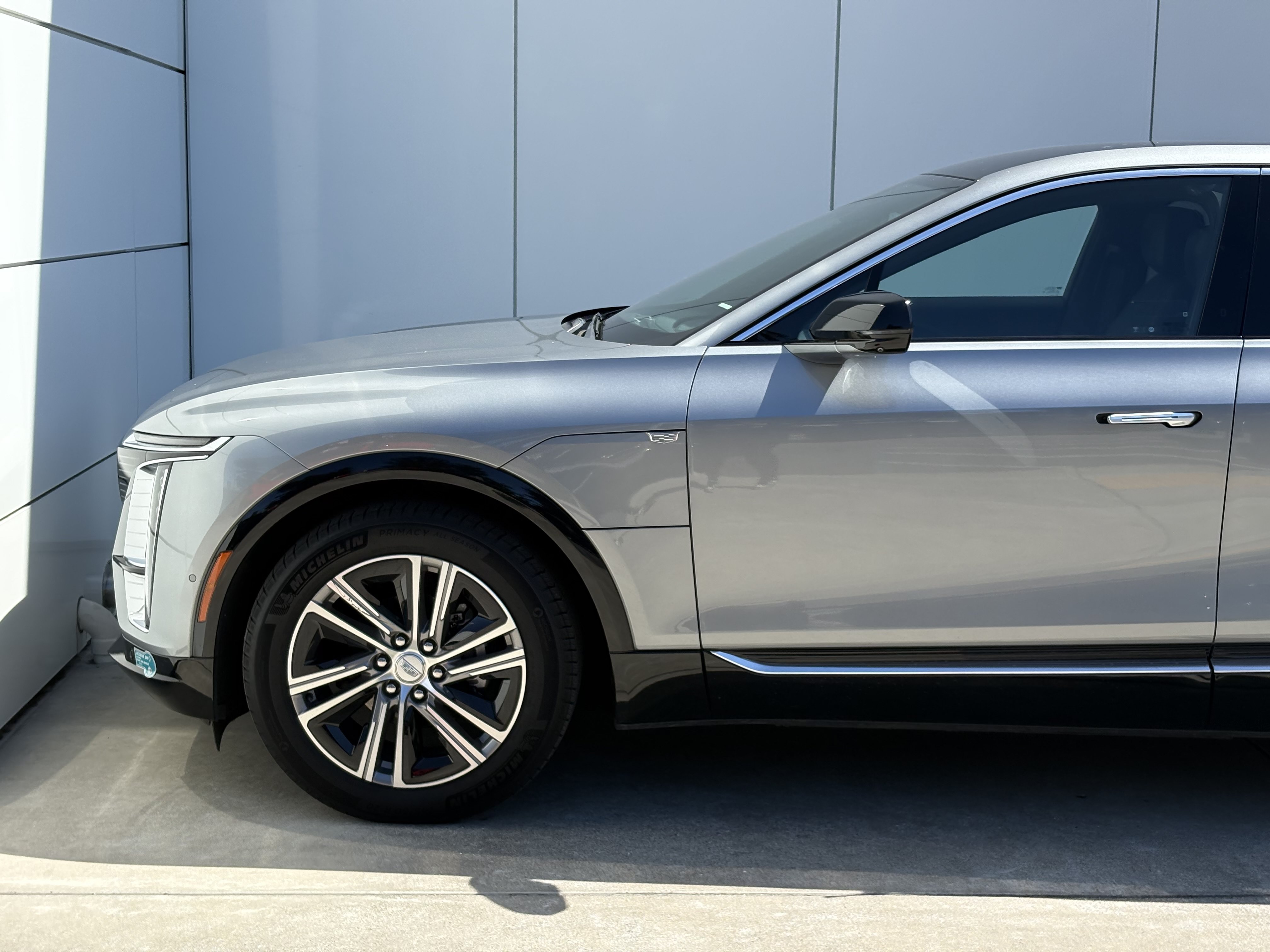 Used 2024 Cadillac Lyriq Luxury AWD/4WD image 5