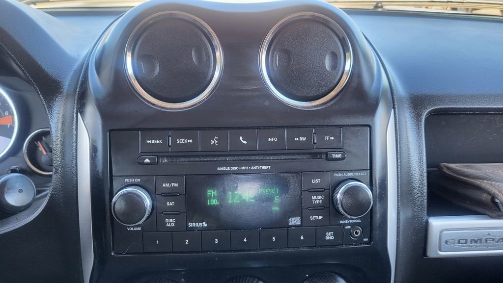 Used 2016 Jeep Compass Latitude image 30