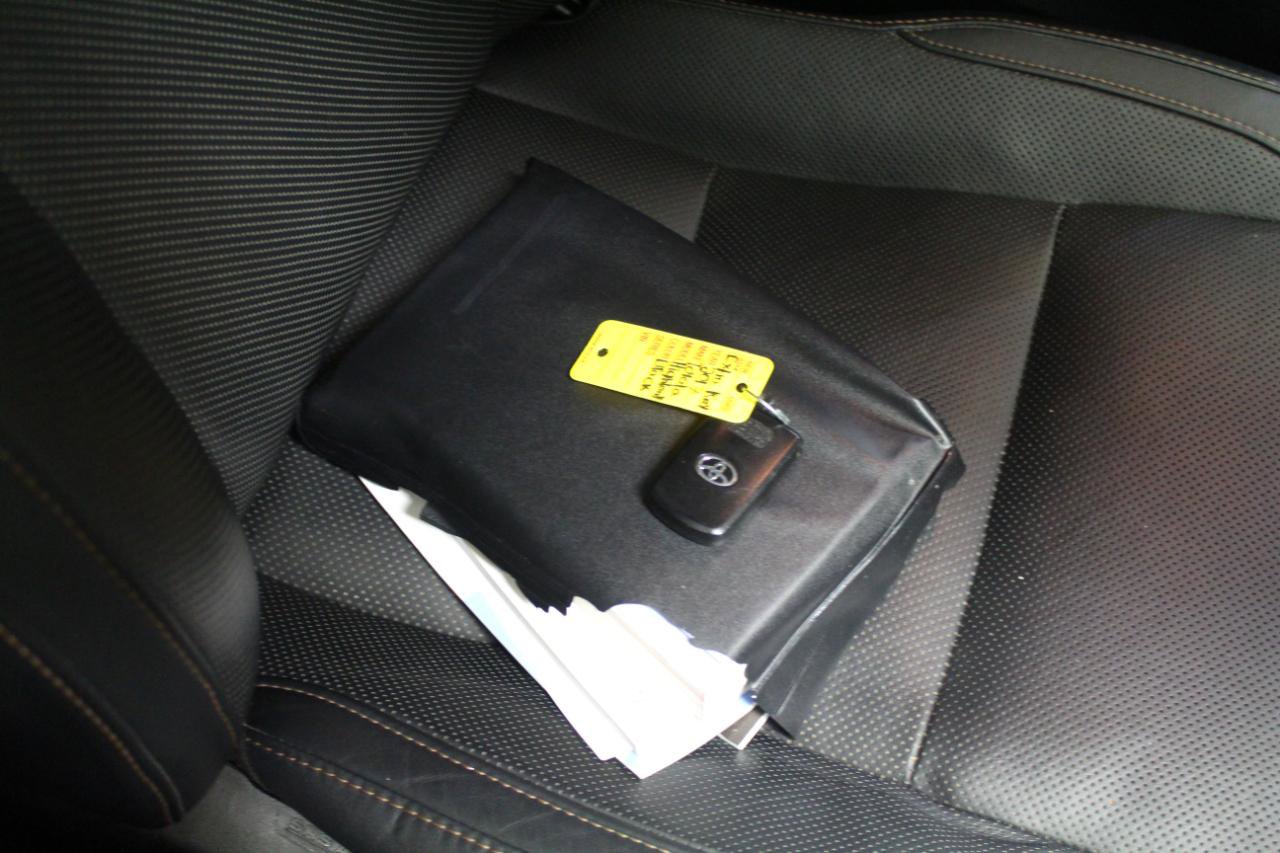 Used 2017 Toyota Highlander Limited Platinum image 26