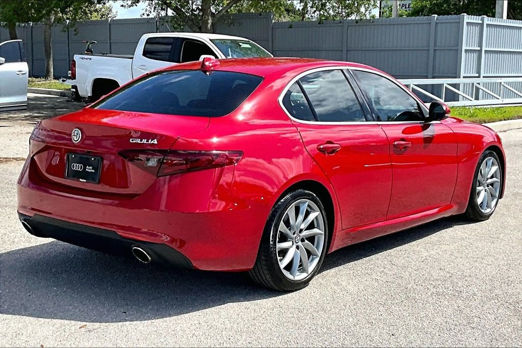 Used 2018 Alfa Romeo Giulia image 5