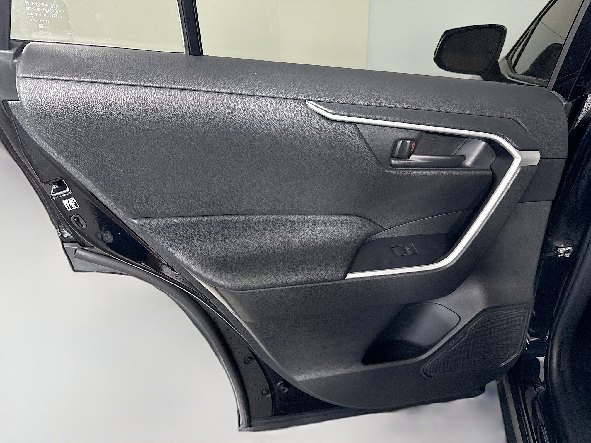 Used 2020 Toyota RAV4 LE image 25