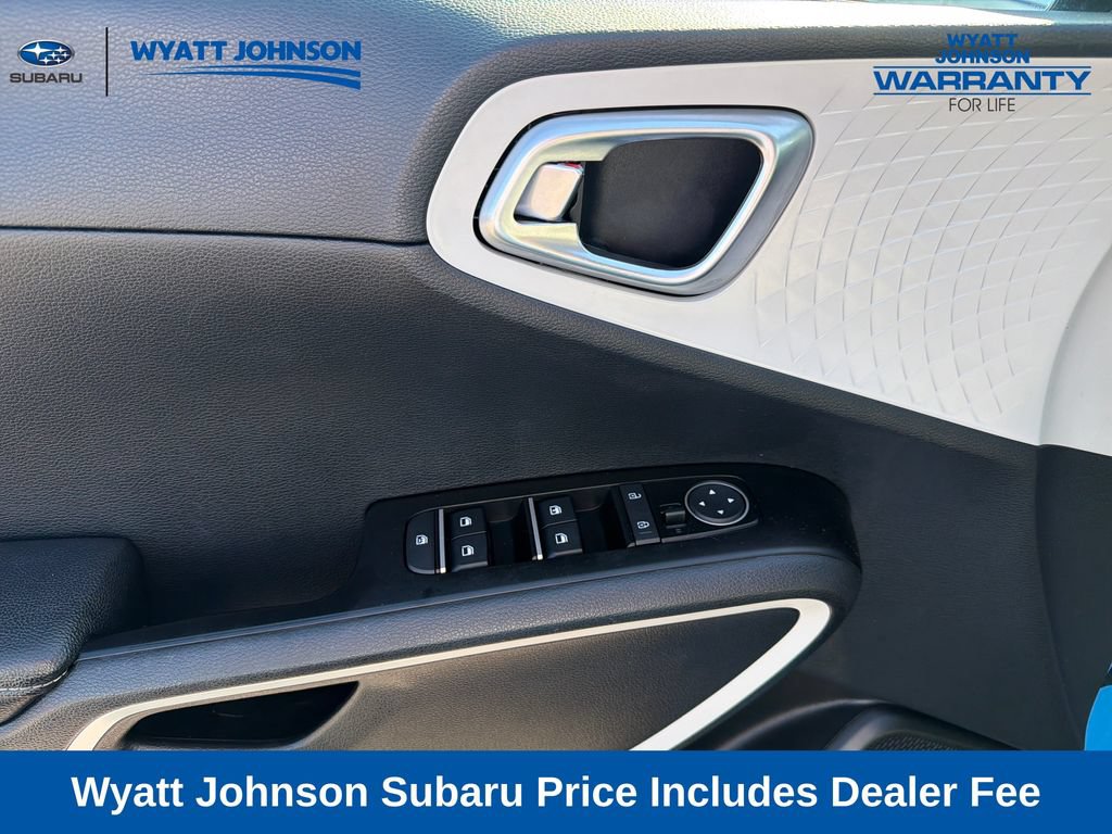 Used 2023 Kia Soul GT-Line FWD image 19
