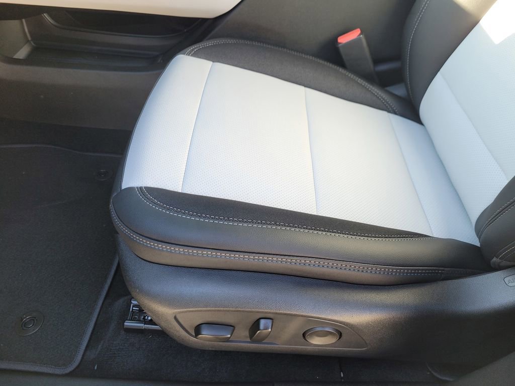 New 2026 Chevrolet Equinox EV LT image 14