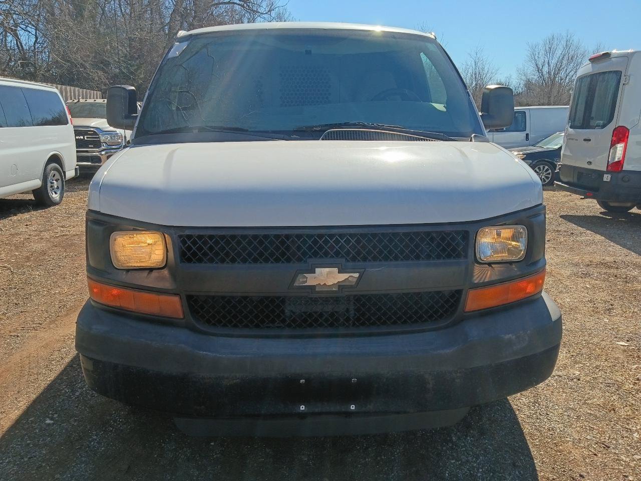 Used 2010 Chevrolet Express 2500 Extended RWD image 2