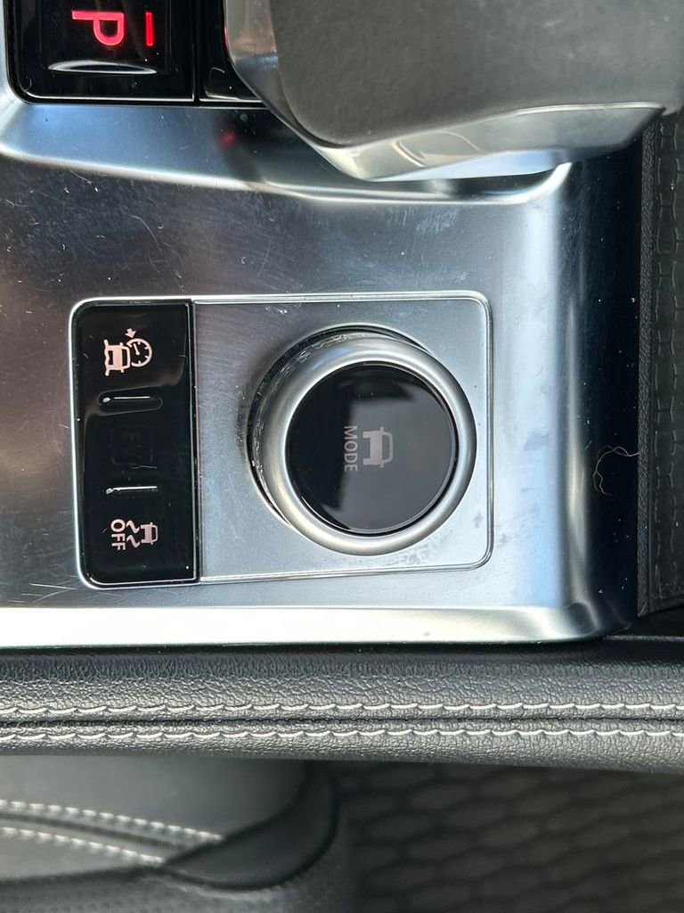 Used 2024 Jaguar F-PACE R-Dynamic S image 32