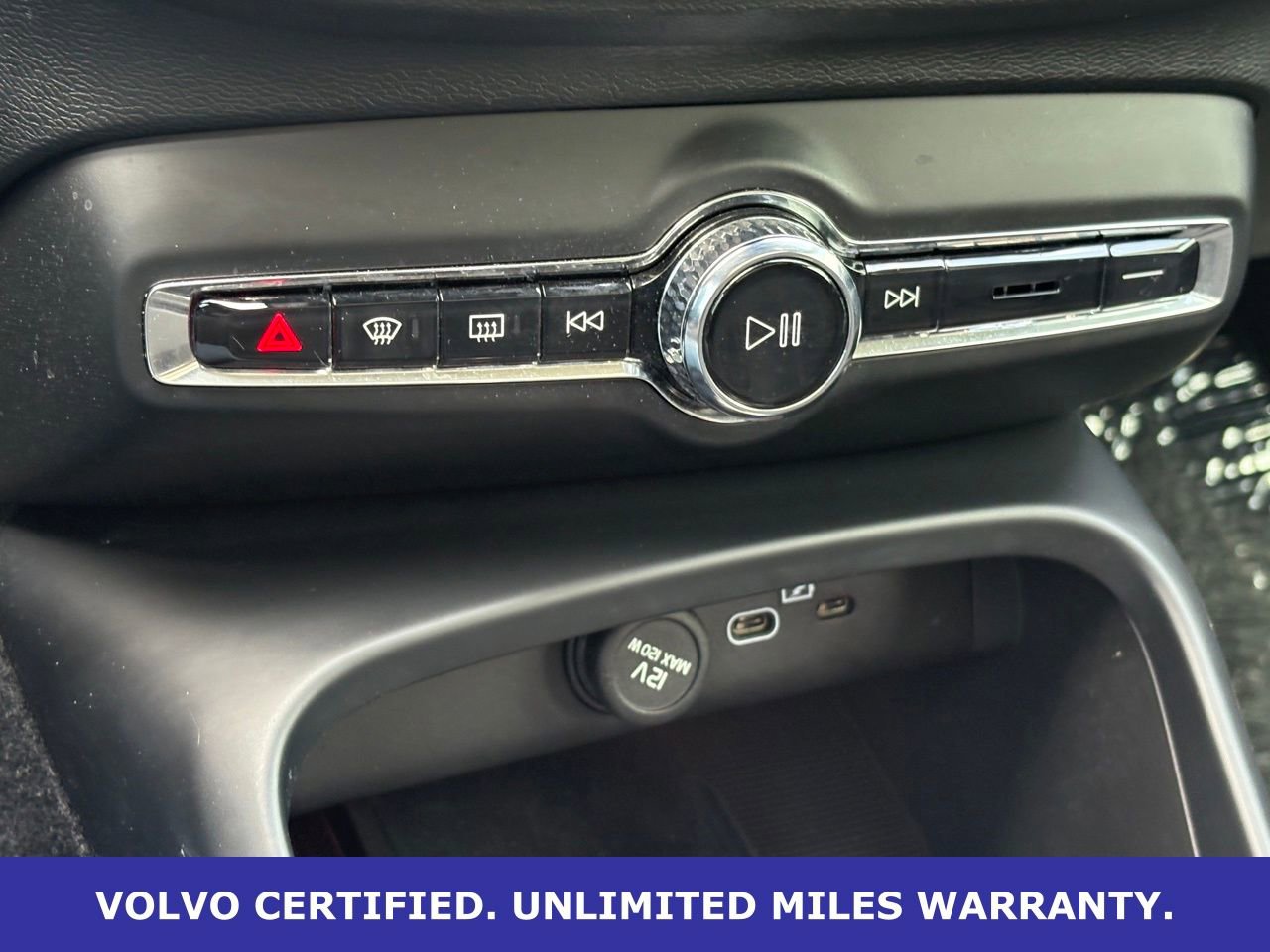 Certified 2024 Volvo XC40 B5 Plus image 25