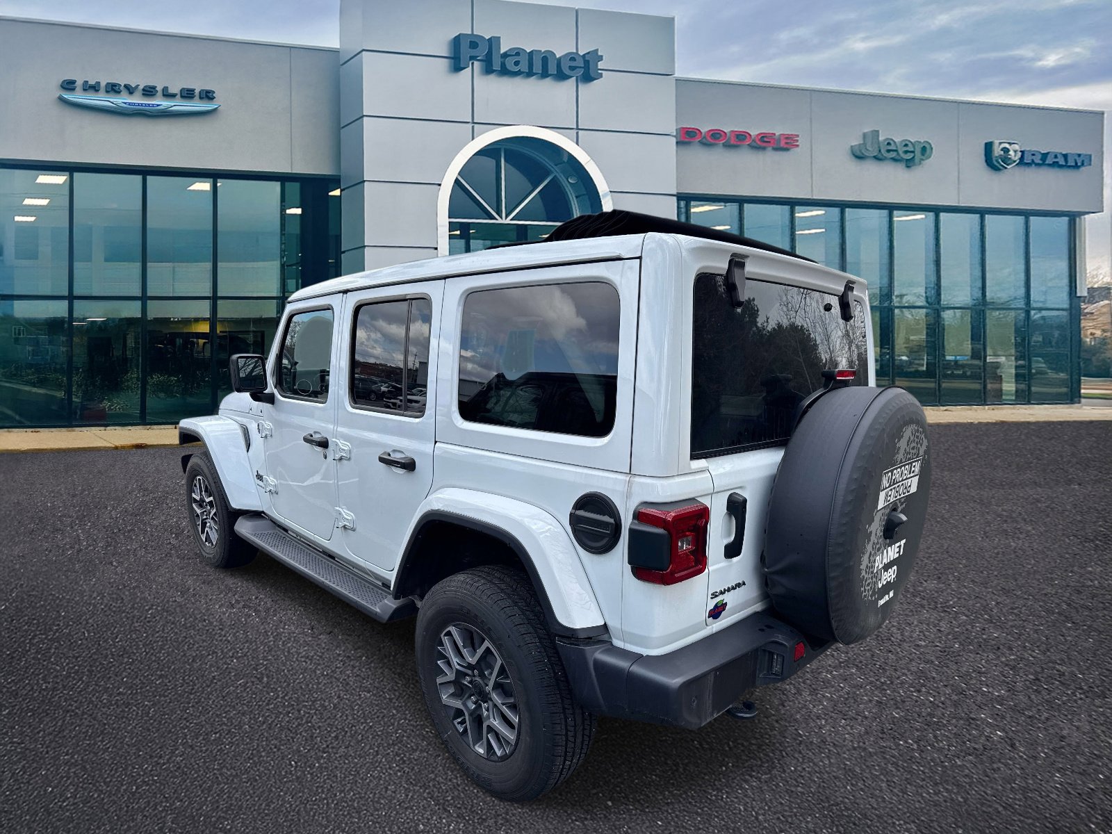 Used 2025 Jeep Wrangler Unlimited Sahara image 3