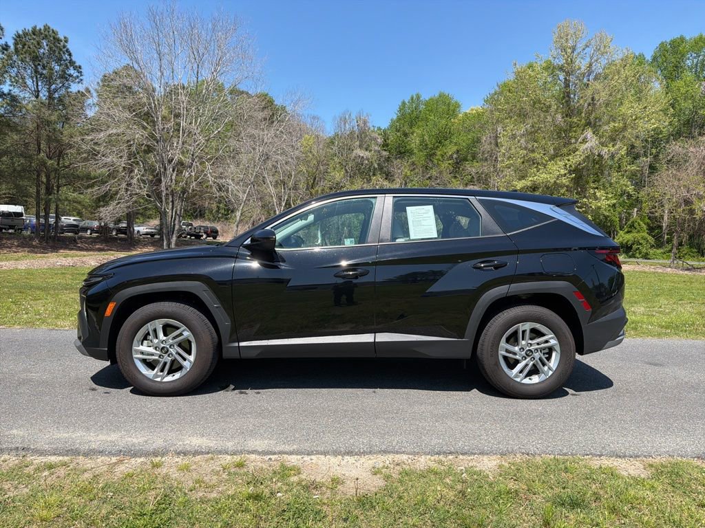 Used 2025 Hyundai Tucson SE image 12