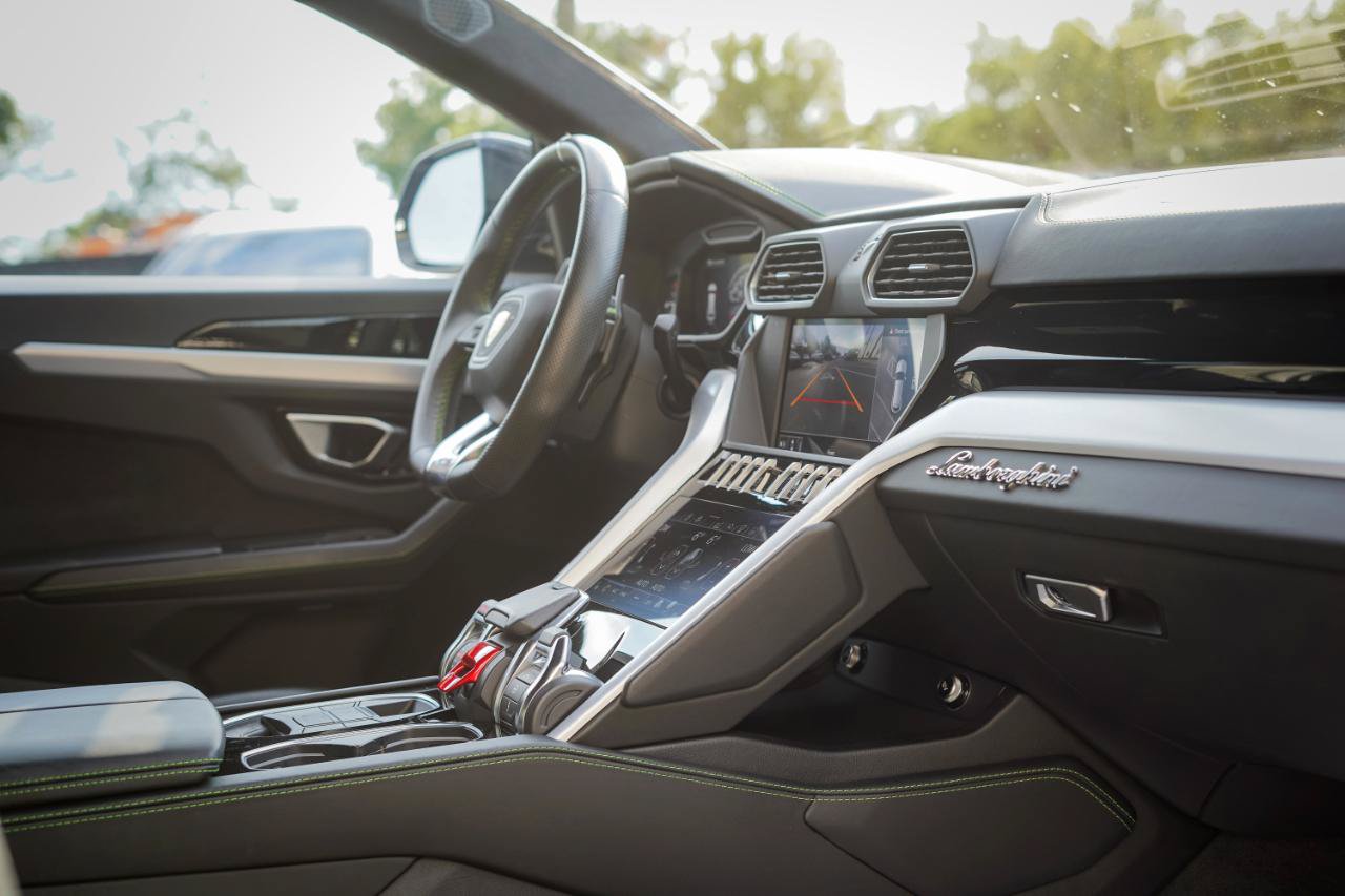 Used 2019 Lamborghini Urus AWD/4WD image 13