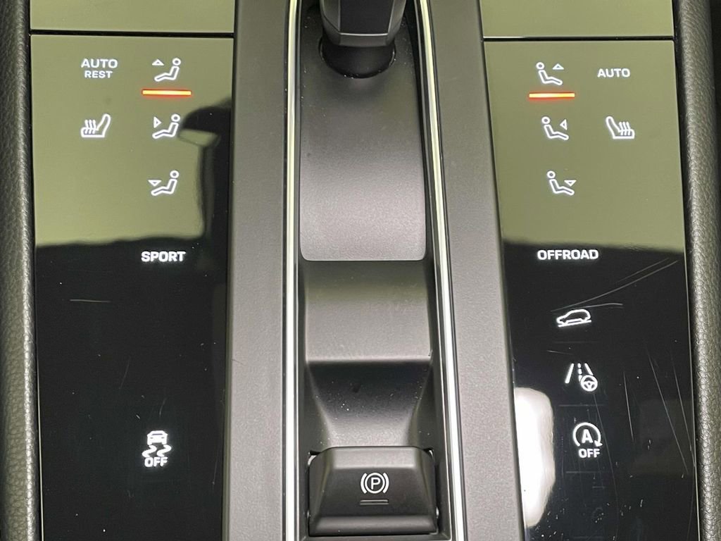 Certified 2022 Porsche Macan image 34