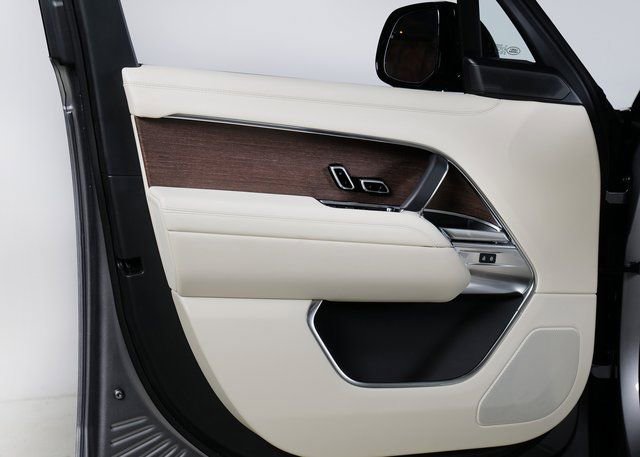 New 2026 Land Rover Range Rover Long Wheelbase SE image 23
