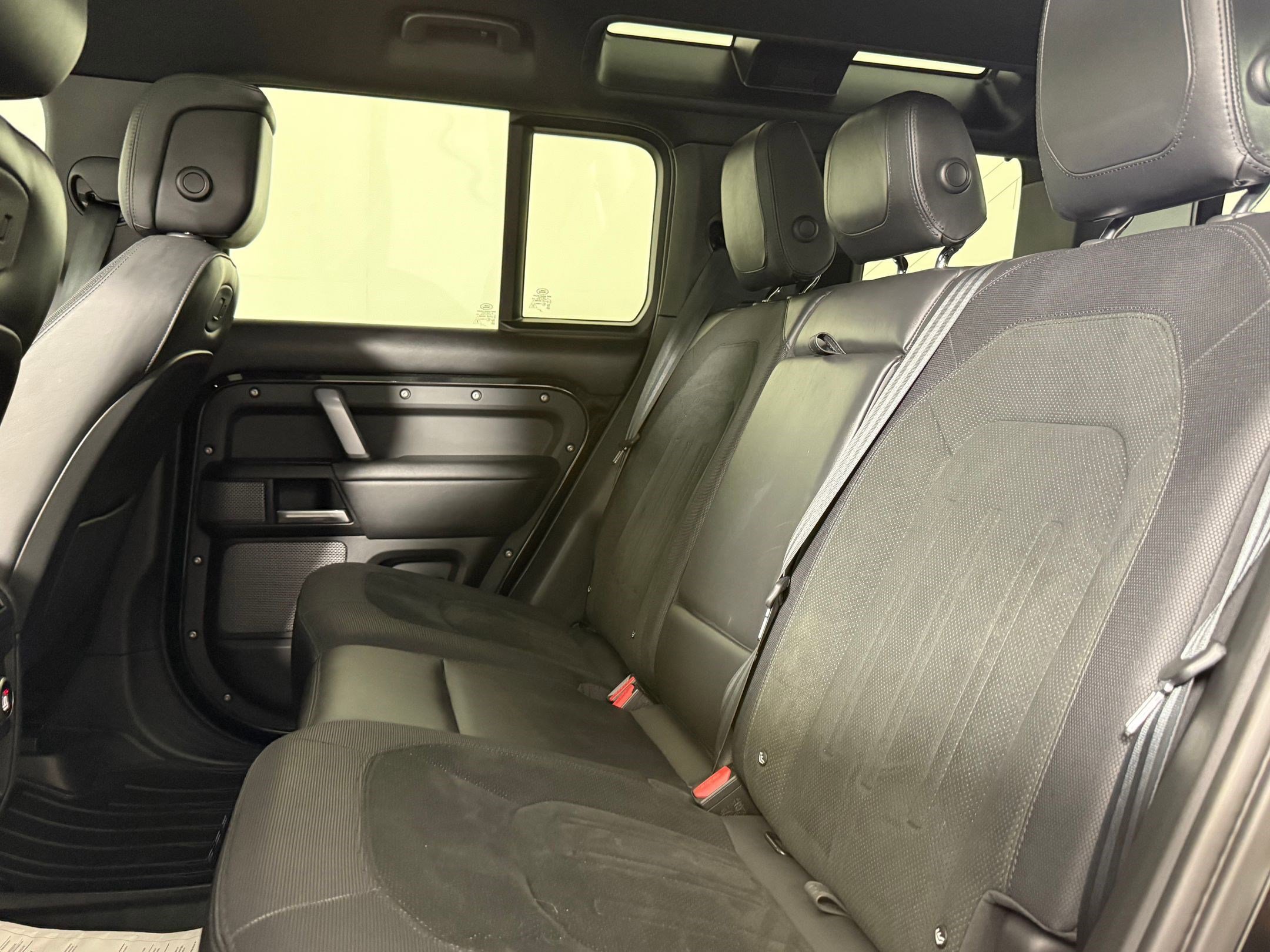 Used 2022 Land Rover Defender 110 V8 image 26