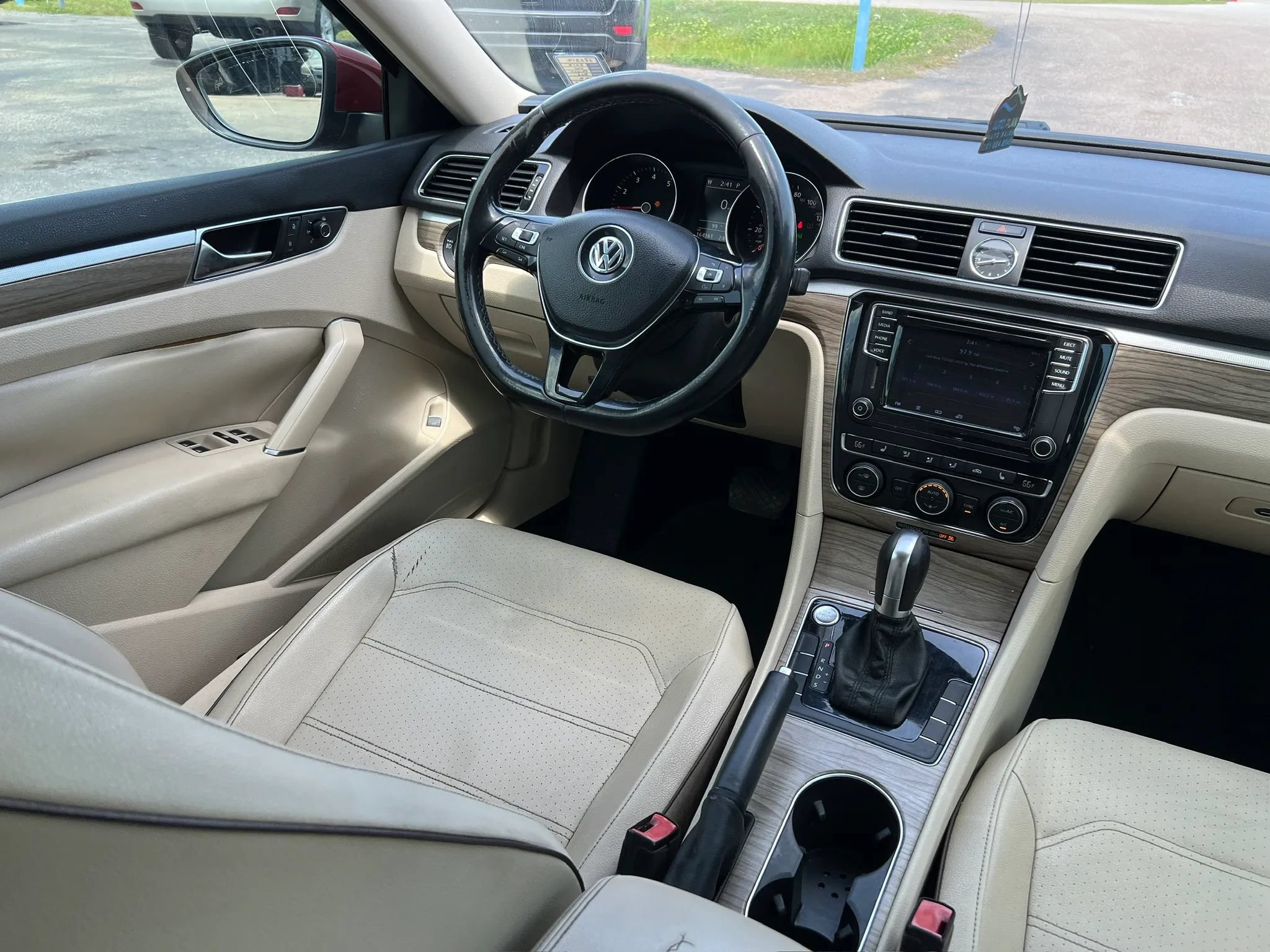 Used 2017 Volkswagen Passat 1.8T SE FWD image 14