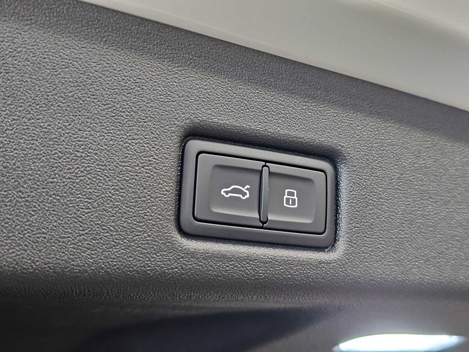 New 2026 Audi SQ5 Prestige AWD/4WD image 17
