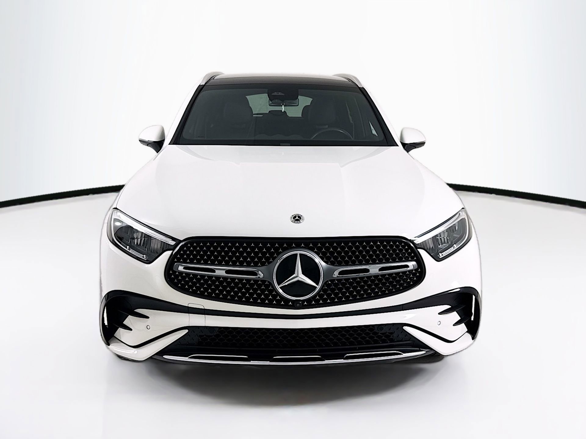 Used 2025 Mercedes-Benz GLC 300 image 2