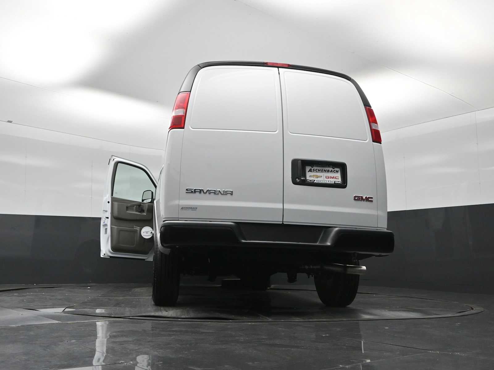 New 2026 GMC Savana 3500 w/ Driver Convenience Package RWD image 30