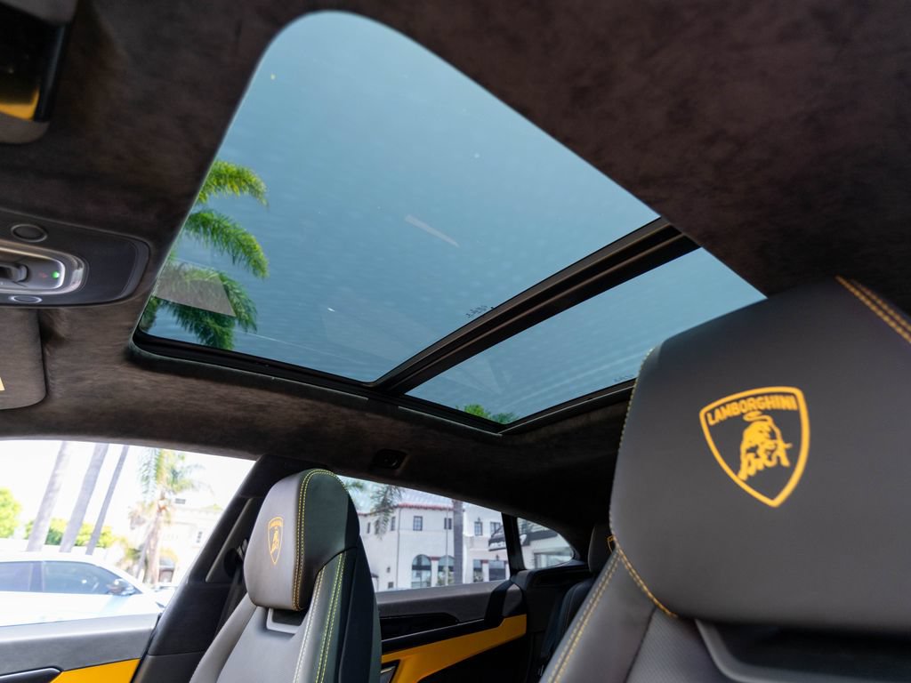 Used 2021 Lamborghini Urus AWD/4WD image 21