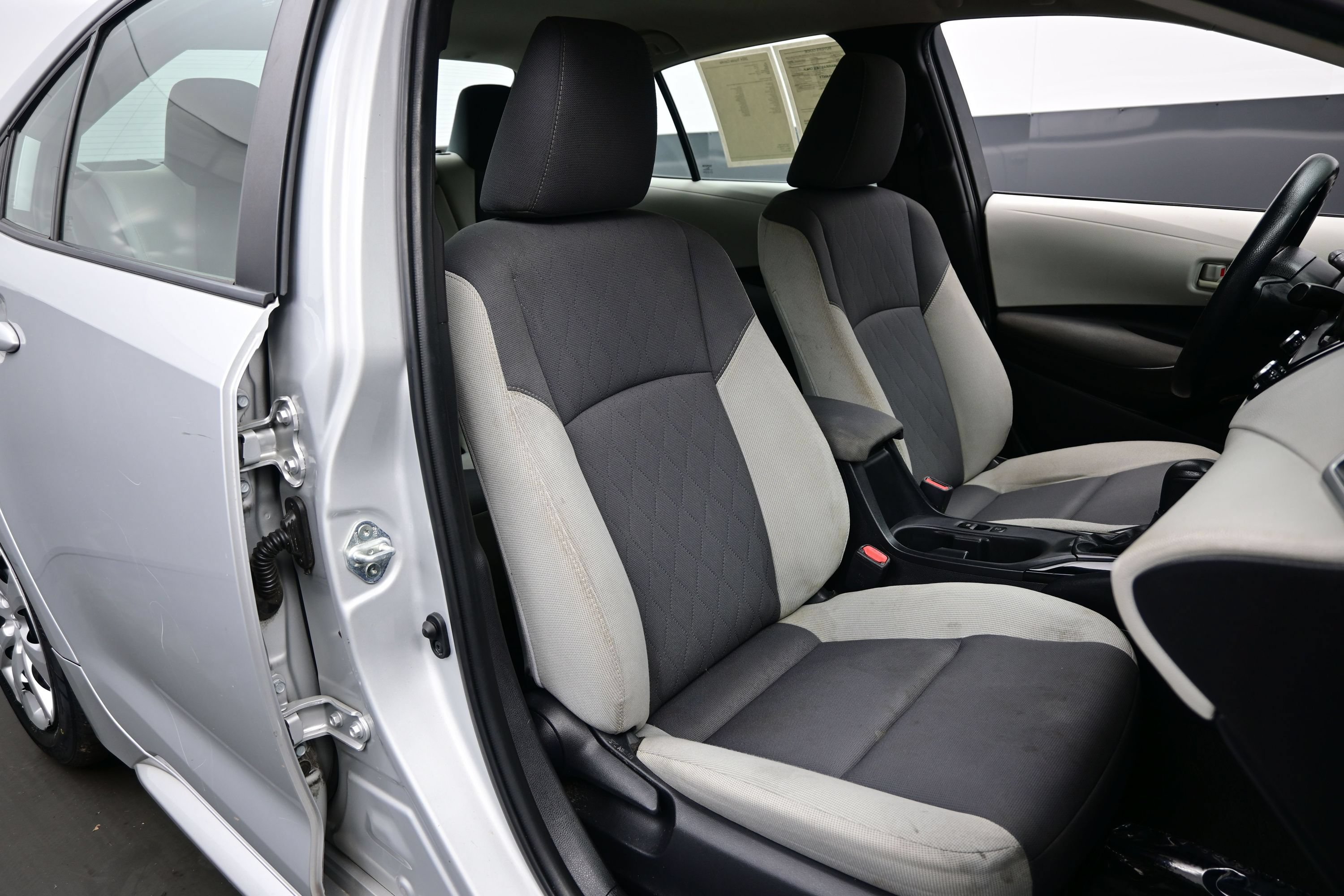 Used 2024 Toyota Corolla LE FWD image 11