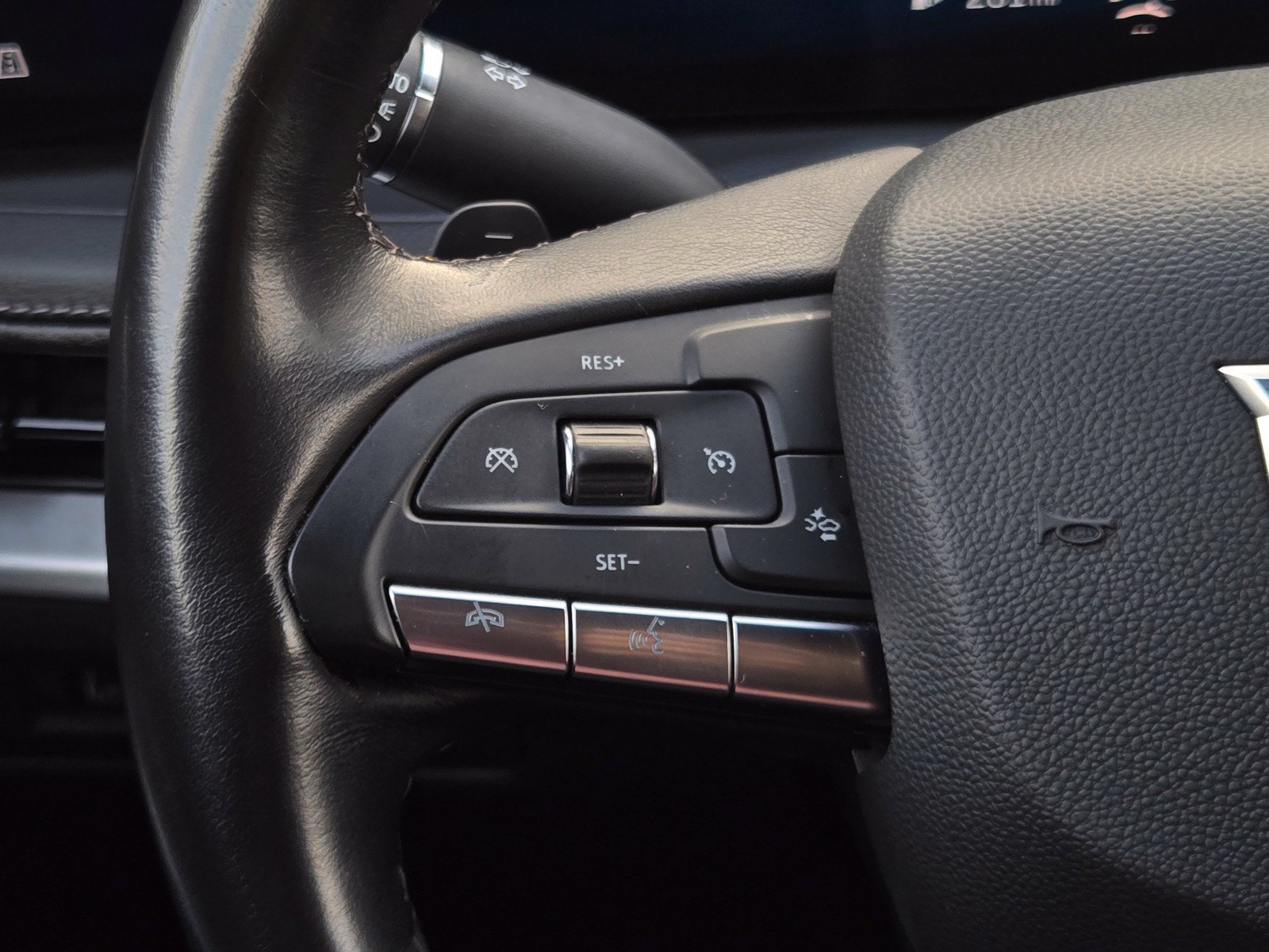 Used 2025 Cadillac XT4 Premium Luxury AWD/4WD image 21
