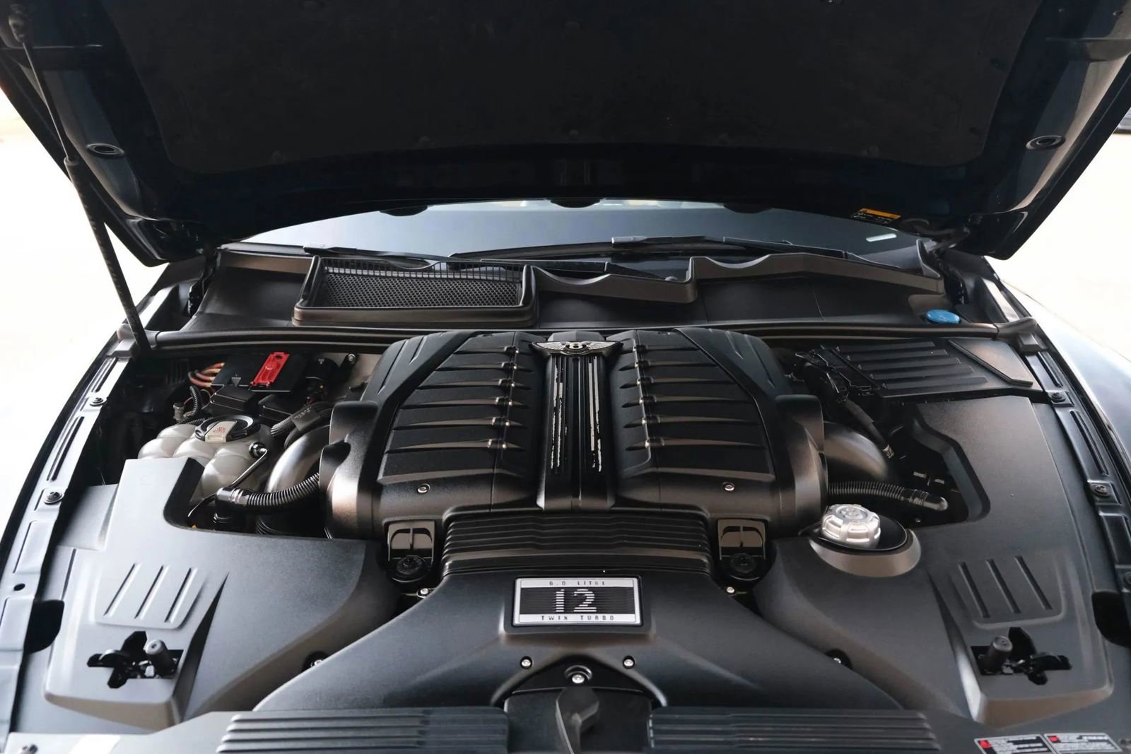 Used 2018 Bentley Bentayga image 18