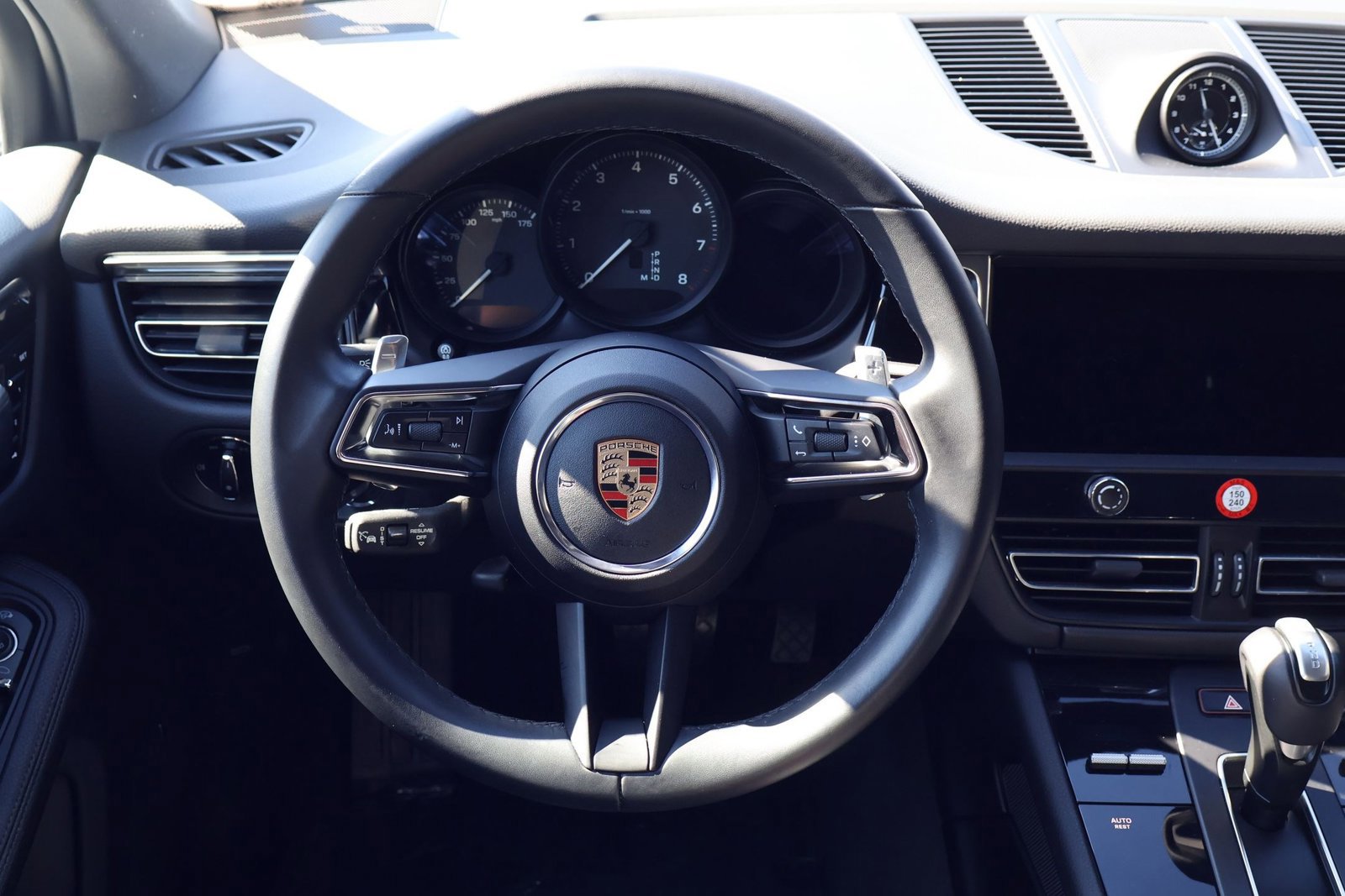 Certified 2025 Porsche Macan image 15