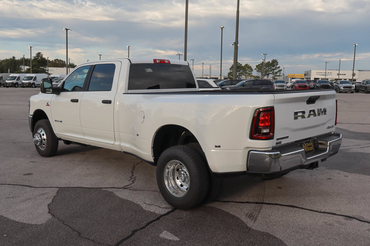 New 2027 RAM 3500 Big Horn AWD/4WD image 10