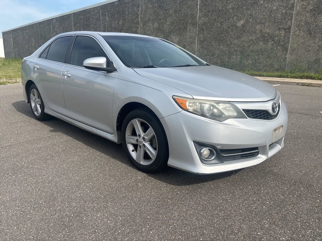 Used 2012 Toyota Camry SE w/ Leather Pkg FWD image 1