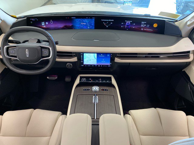 New 2027 Lincoln Navigator Premiere AWD/4WD image 14