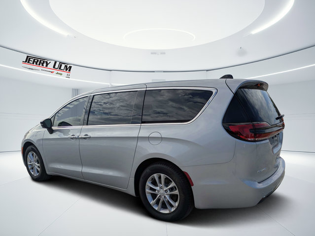 New 2026 Chrysler Pacifica Select FWD image 5