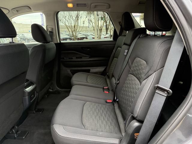 Used 2024 Nissan Pathfinder SV image 24