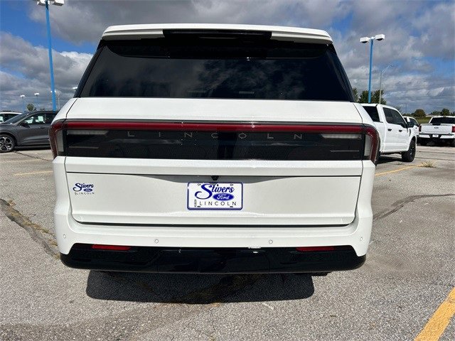 New 2025 Lincoln Navigator Reserve w/ Jet Appearance Package image 6